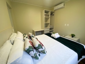 Desk, laptop workspace, iron/ironing board, free WiFi