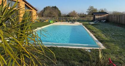 Villa with swimming pool and large garden - 15 min from Bordeaux