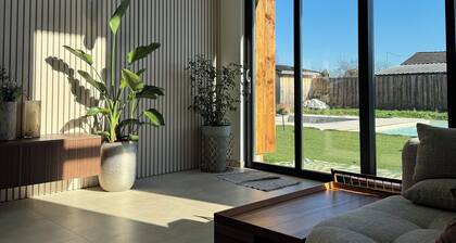 Villa with swimming pool and large garden - 15 min from Bordeaux