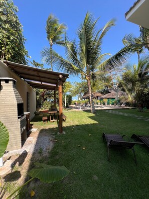 Outdoor dining - Beachfront House Comfort and privacy by the sea!!!! (Arraial d'Ajuda)