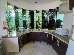Fridge, microwave, oven, stovetop