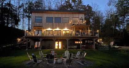 Stunning views, Luxurious, Peaceful, dog friendly, king beds,fire pit,WIFI,AC,EV