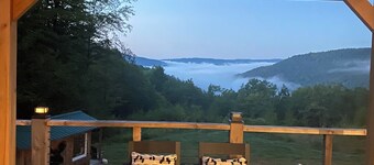 Luxurious, stunning views, private setting, pet friendly, firepit ,EV, WIFI, AC