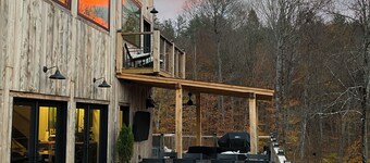 Luxury prop, Stunning views, private setting,pet friendly, fire pit ,WIFI,AC,EV