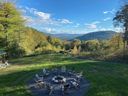 Stunning views, Luxurious, Peaceful, dog friendly, king beds,fire pit,WIFI,AC,EV