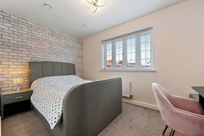 3 bedrooms, free WiFi, bed sheets