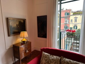 TV - Prestige and hospitality (Napoli)