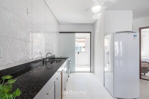 Basic Apartment | Private kitchen - Apartments in Condominium With Pool - Porto Seg. - PTR (Porto Seguro)