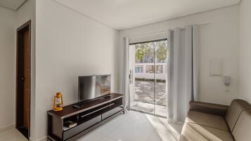 Basic Apartment | Living area
