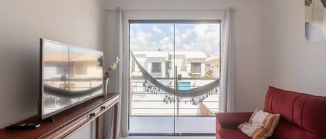 Basic Apartment | Living area