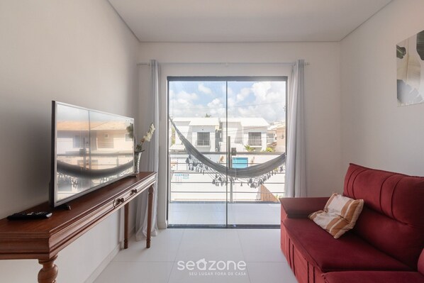 Basic Apartment | Living area