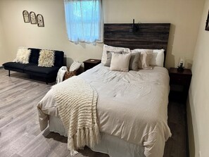 2 bedrooms, WiFi, bed sheets - The Cozy Boho Casita on 1 Acre (Palm Bay)