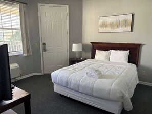 3 室のベッドルーム、WiFi (無料)、ベッドシーツ