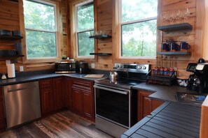 Fridge, microwave, oven, stovetop - Watchtower + Private 3 BR Cabin + Hot Tub (Campton)