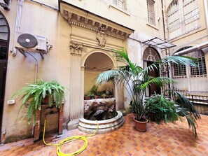 Courtyard view - Nicole Suite (Rome)