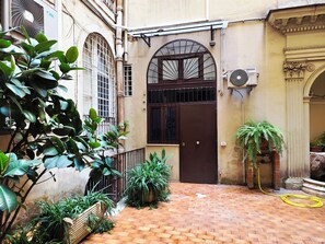 Uitzicht op de binnenplaats