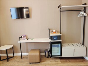 Quarto casal ou duplo luxo, vista para a cidade | Cofres nos quartos, escrivaninha, cortinas blackout