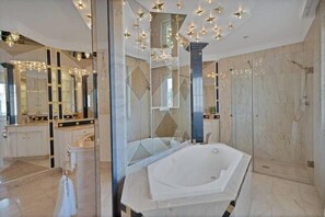 Dusche, Haartrockner, Handtücher, Seife