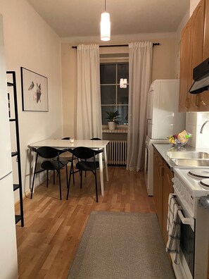 Fridge, microwave, oven, stovetop