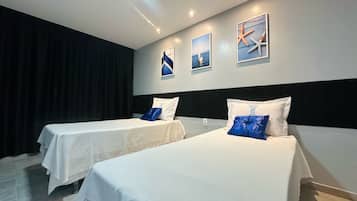 Apartamento clássico, banheiro privativo, vista para a praia | Escrivaninha, espaço de trabalho para notebook, Wi-Fi de cortesia