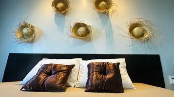 Apartamento clássico, vista para a praia | Escrivaninha, espaço de trabalho para notebook, Wi-Fi de cortesia