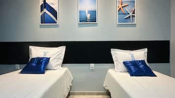 Escritorio, espacio para trabajar con laptop y wifi gratis