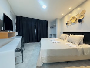 Apartament clàssic, vistes a la platja | Escriptori, espai de treball apte per a portàtils i wifi gratuïta