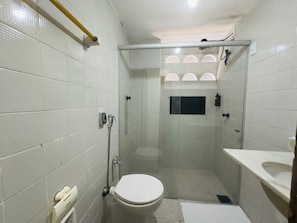 Apartment, Multiple Beds, Private Bathroom, Beach View | Bathroom
