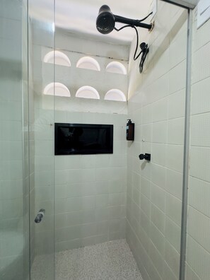 Apartment, Multiple Beds, Private Bathroom, Beach View | Bathroom | Shower, towels, soap, toilet paper - Barrudada Residence (Fortaleza)