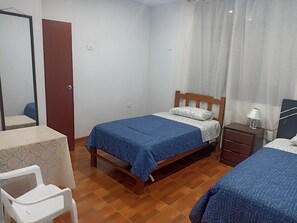 4 bedrooms, desk, iron/ironing board, free WiFi - Huanchaco Lodging Casa Arkan (Huanchaco)