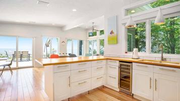 雪櫃、微波爐、焗爐、爐具