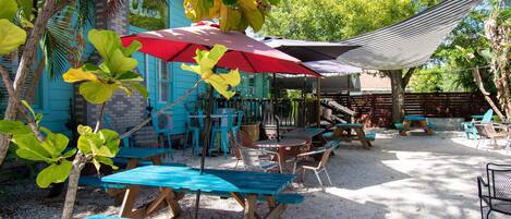 Appart'hôtel, 2 grands lits (Ledoux Carre' #1) | Restauration extérieure