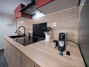 Private kitchen - Lovely renovated apartment Calanque de Figuerolles (La Ciotat)