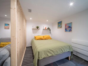 1 bedroom, iron/ironing board, Internet, bed sheets