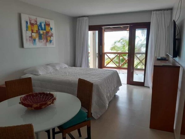 Appartamento Deluxe, vista mare | Una cassaforte in camera, tende oscuranti