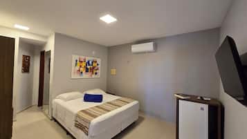 Superior Twin Room | In-room safe, blackout drapes, bed sheets