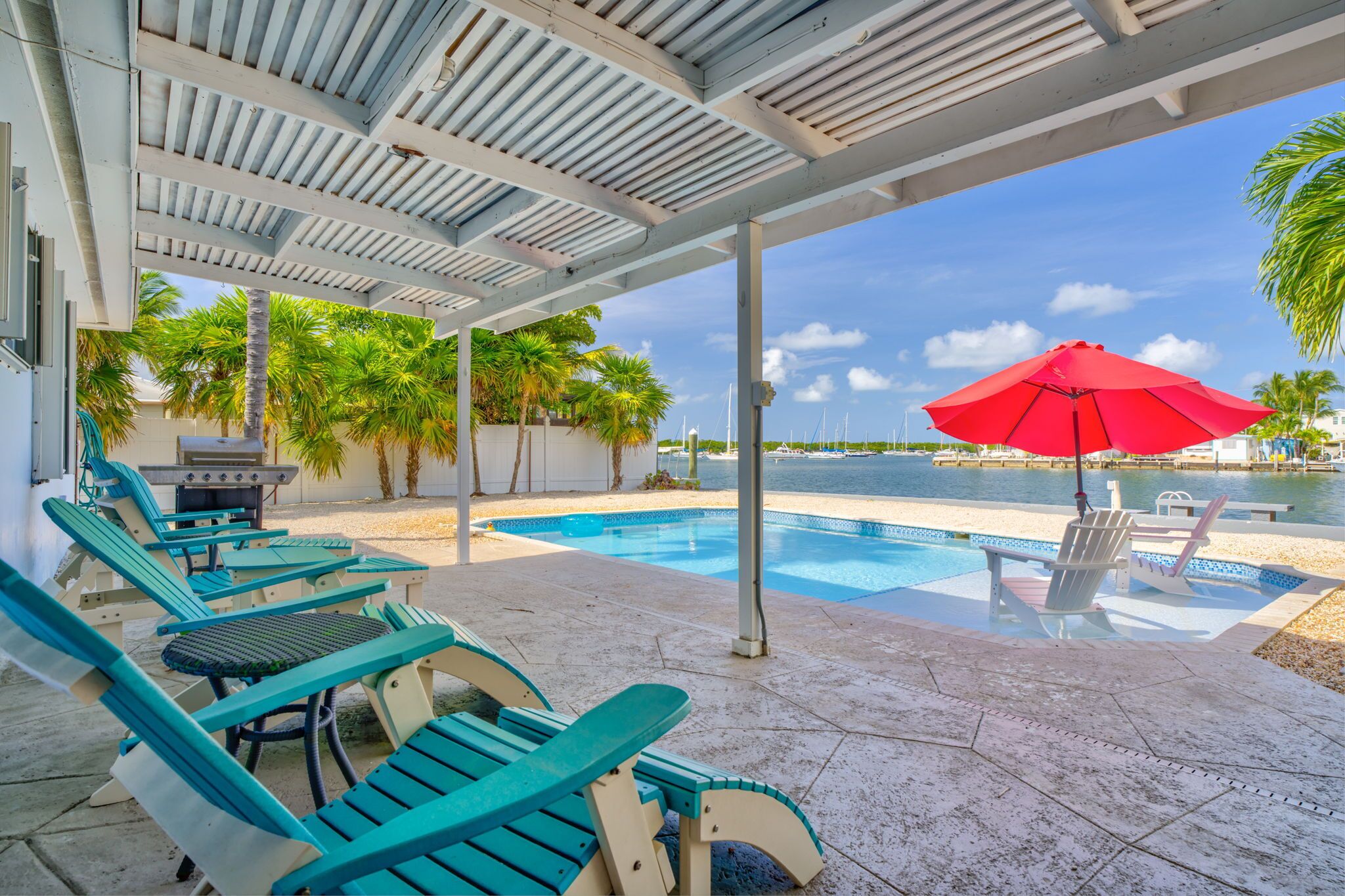 Lämmitetty uima-allas