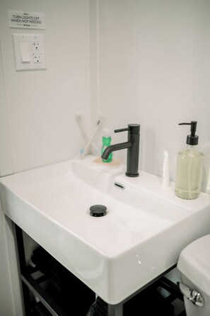 Dusche, Handtücher, Seife, Shampoo