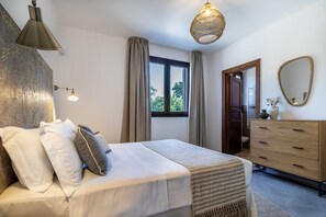 5 bedrooms, iron/ironing board, free WiFi, bed sheets