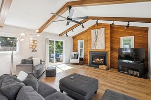 Smart TV, fireplace, DVD player, music library