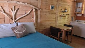 1 bedroom, iron/ironing board, internet, bed sheets