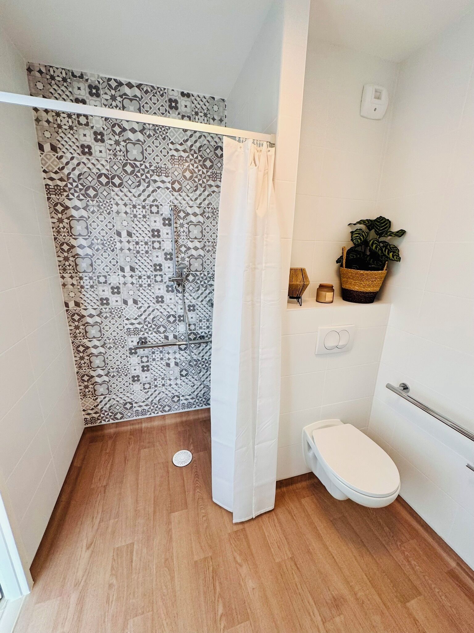 Dusche, Handtücher, Toilettenpapier