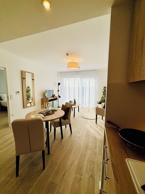 Departamento básico, balcón | Área de sala de estar