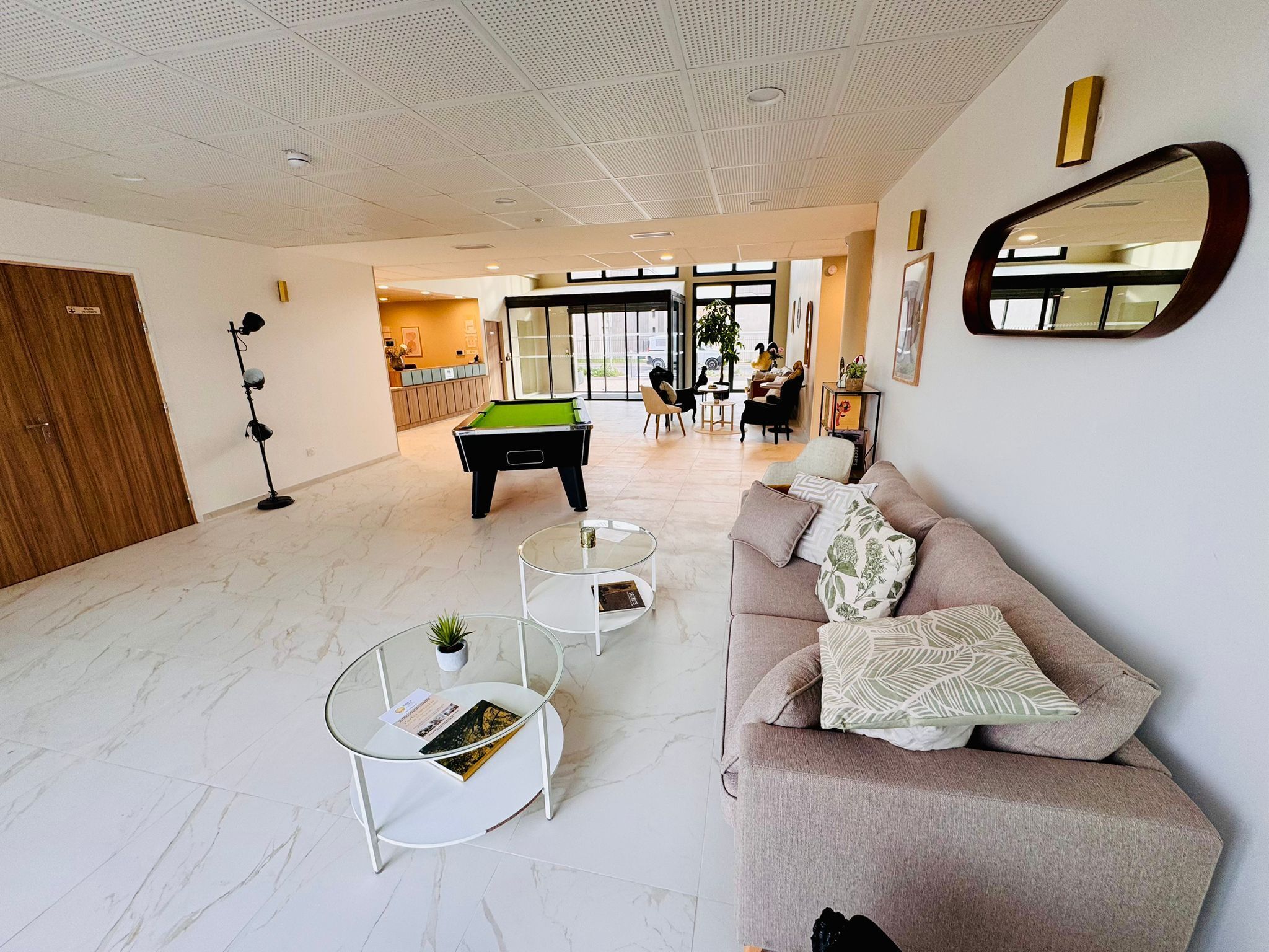 ロビー応接スペース