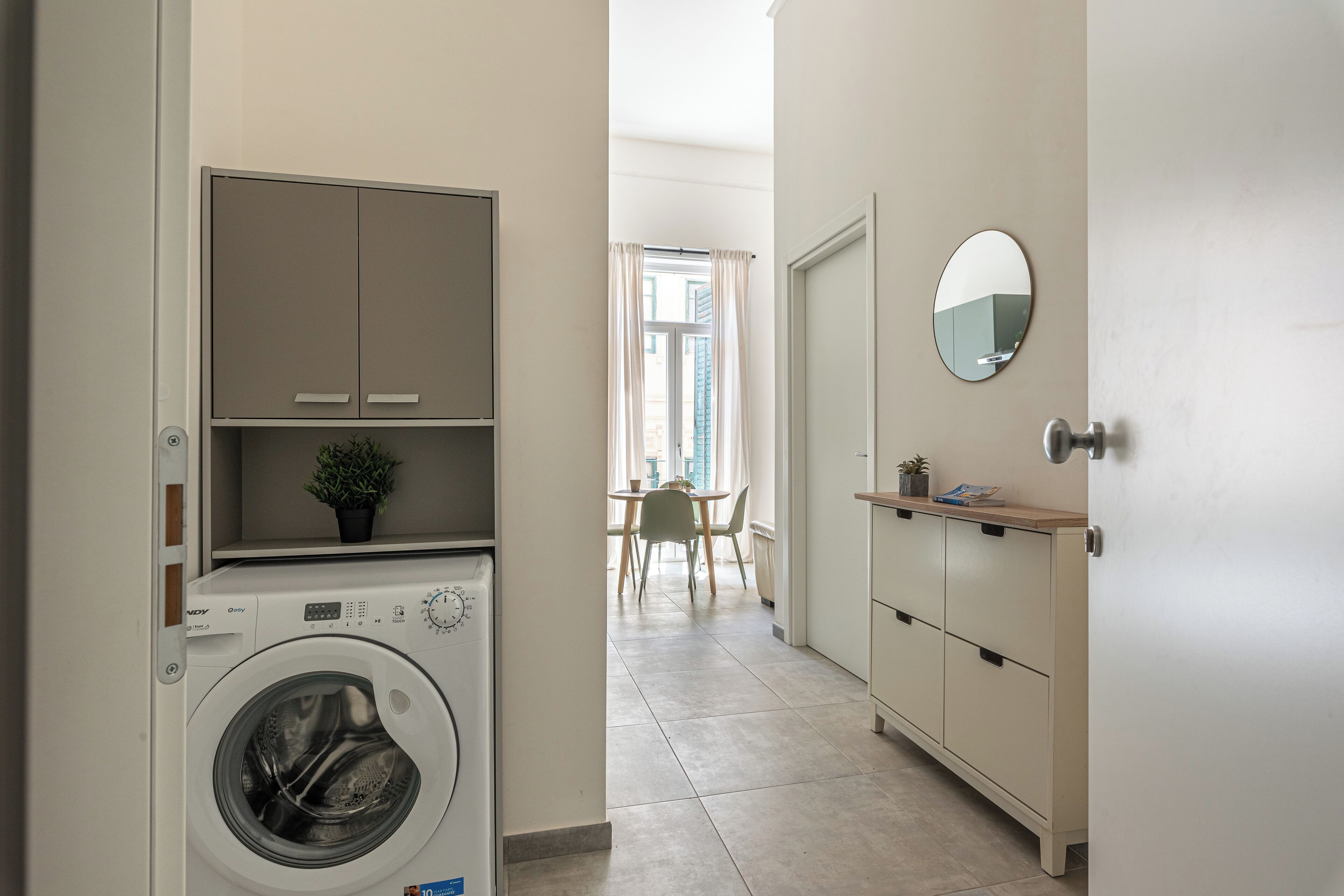 Apartemen Superior, balkon | Area keluarga | Televisi 30-inci dengan saluran TV satelit