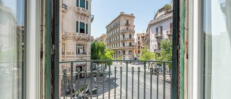 高級公寓, 陽台 | 陽台