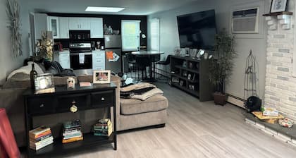 Charming, spacious apartment in the heart of Farmingdale’s Culinary Quarters!
