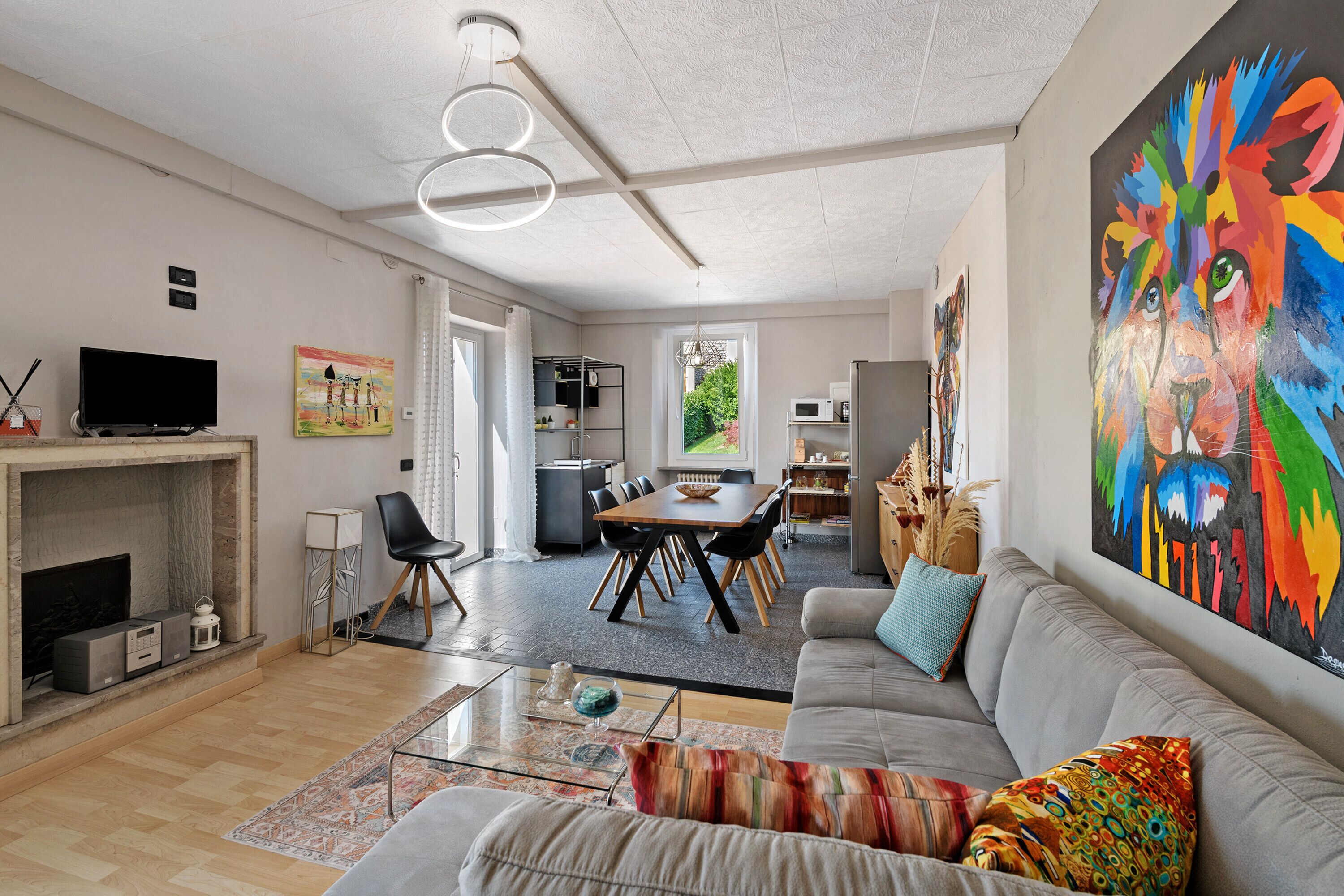 Télévision, chaîne hi-fi