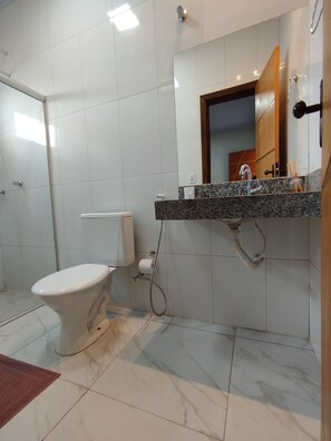 Deluxe Double Room | Bathroom