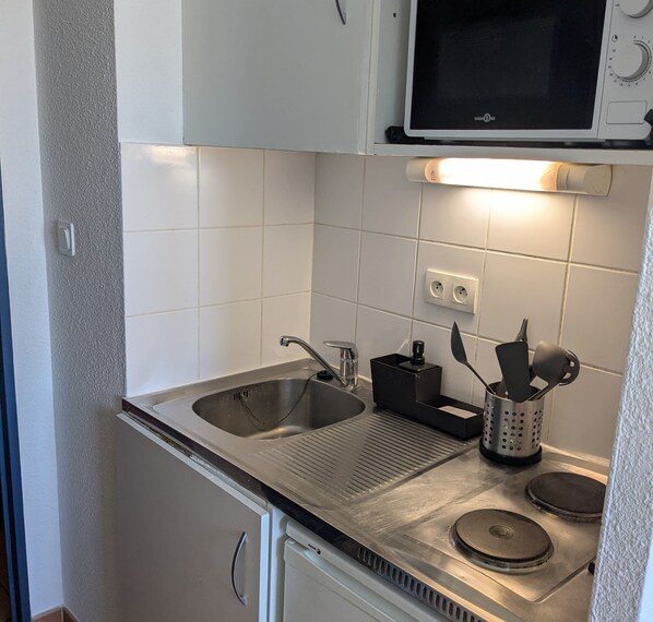 Fridge, microwave